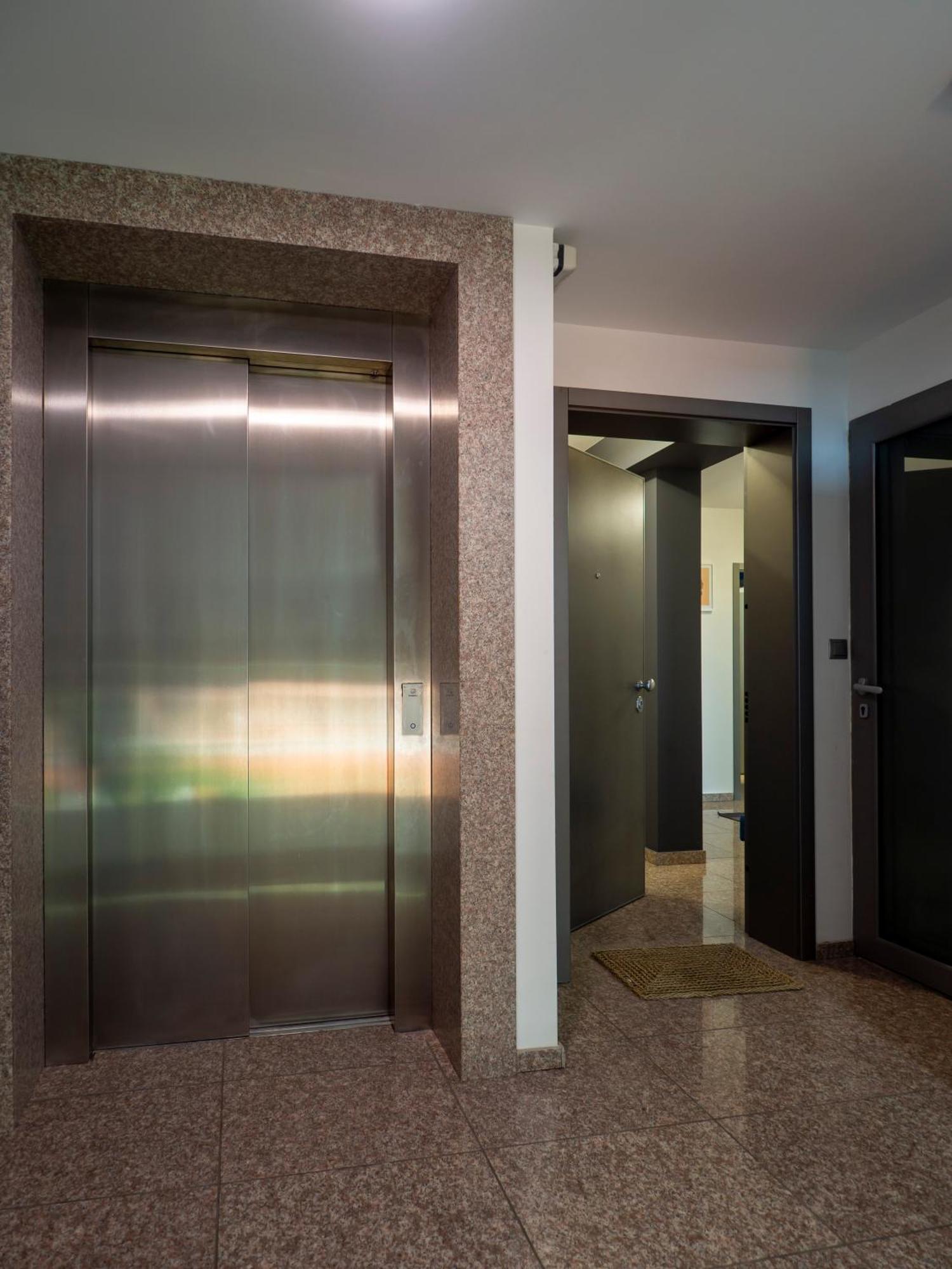 Vertigo2 Huge Apartment 2 Bedrooms Balcony Parking โซเฟีย ภายนอก รูปภาพ